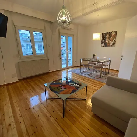 Modern, Centrally Located Apartamento *