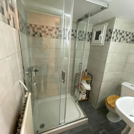 Modern, Centrally Located Lägenhet *