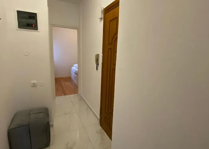 Apartment Modern, Centrally Located *